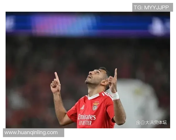 英超激战波尔图与巴萨战成平局帽子戏法引发争议判罚热议